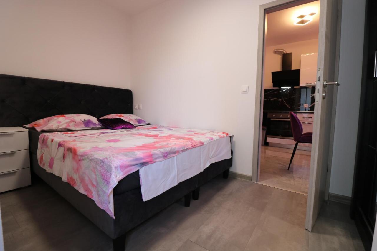 Appartement Klaudia à Pula Extérieur photo