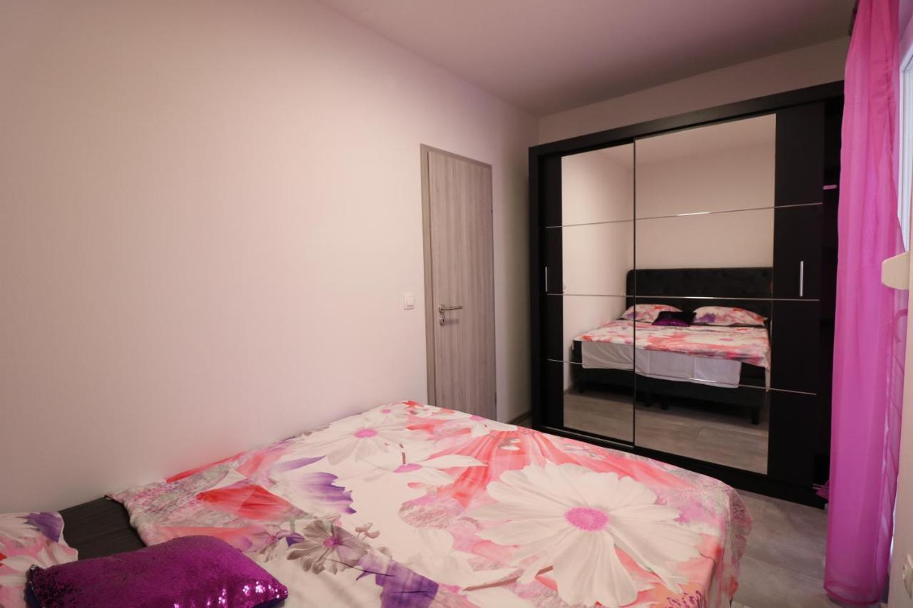 Appartement Klaudia à Pula Extérieur photo